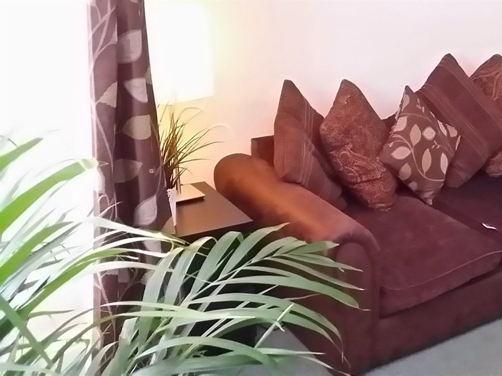 Ty Morgan'S Apartments Рейъдър Екстериор снимка